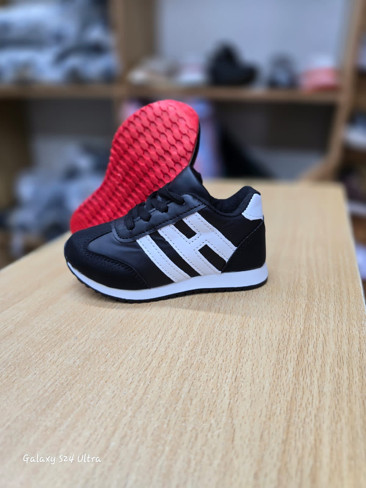 Offer 🔥🔥 Kids Sports  sneakers very cute❤🥰🥰 for both boys from 9 months to 3 years