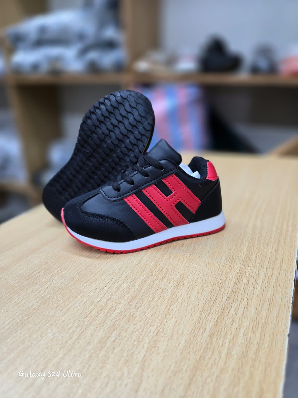 Offer 🔥🔥 Kids Sports  sneakers very cute❤🥰🥰 for both boys from 9 months to 3 years