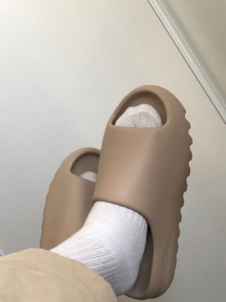 🖤 Classic coloured Yeezy Slide Sandals – Comfortable & Stylish Unisex Slippers
✔ Soft and comfortable footbed
✔ Lightweight design
✔ Durable, non-slip sole
✔ Easy slip-on style
✔ Water-resist