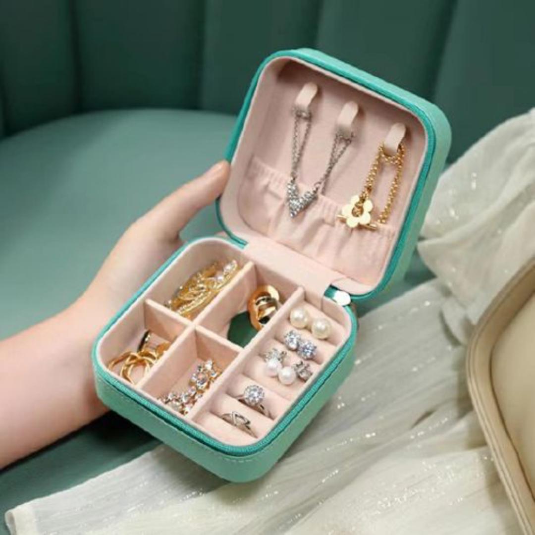 Jewelry Box Travel, Mini Jewelry Travel Case Portable Jewellery Storage Organizer Box for Rings Earrings Necklaces Women Girls