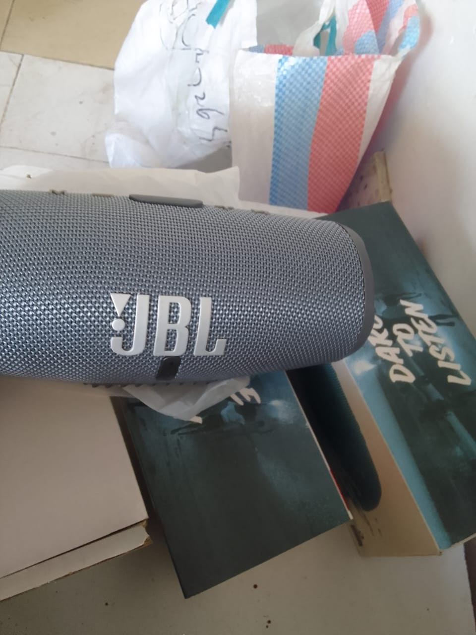💫YOUR ADVENTURE YOUR SOUNDTRACK 👌💫(NEW ARRIVAL) Jbl Flip 6 Portable Bluetooth Speaker, Water Proof And Original Jbl..Your adventure. Your soundtrack. The bold JBL Flip 5 delivers powerful JBL Origi