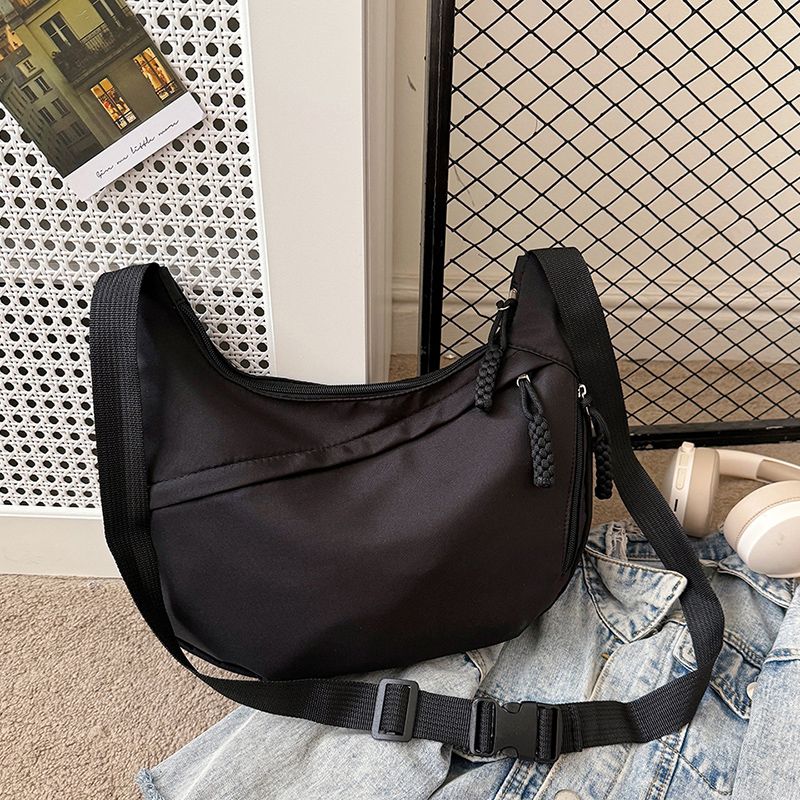 Nylon Crescent Crossbody Bag for Women with Zipper Lining Fashion Minimalist Versatile Bag for Dating Shopping Daily Use