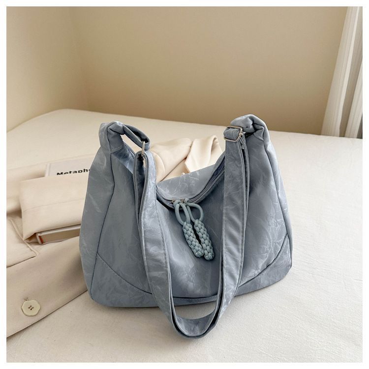Fashion Satin Hobo Bag for Women Large Capacity Crossbody Bag with Zipper Unique Design Casual Shoulder Bag for Dating Shopping Daily Use