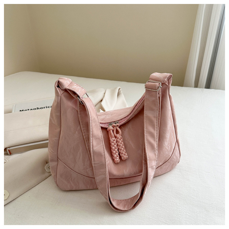 Fashion Satin Hobo Bag for Women Large Capacity Crossbody Bag with Zipper Unique Design Casual Shoulder Bag for Dating Shopping Daily Use