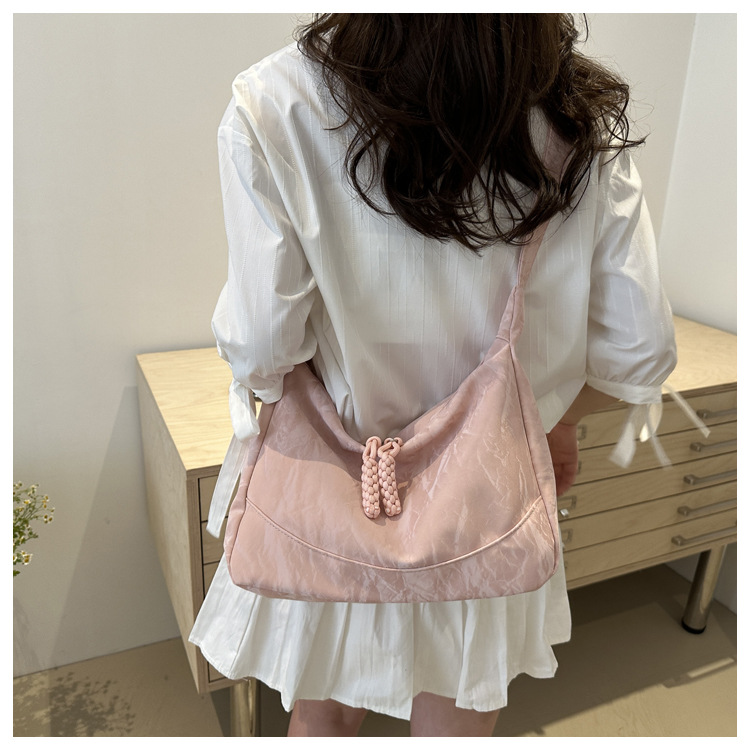 Fashion Satin Hobo Bag for Women Large Capacity Crossbody Bag with Zipper Unique Design Casual Shoulder Bag for Dating Shopping Daily Use