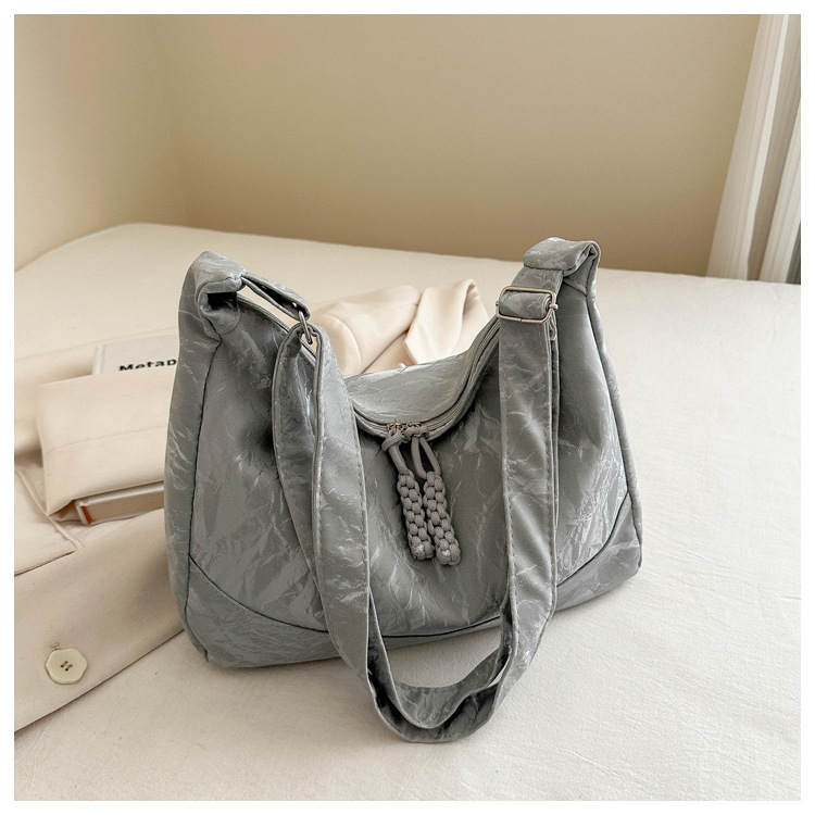 Fashion Satin Hobo Bag for Women Large Capacity Crossbody Bag with Zipper Unique Design Casual Shoulder Bag for Dating Shopping Daily Use