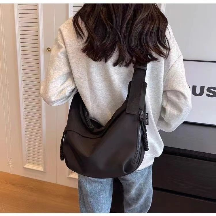 Nylon Crescent Crossbody Bag for Women with Zipper Lining Fashion Minimalist Versatile Bag for Dating Shopping Daily Use