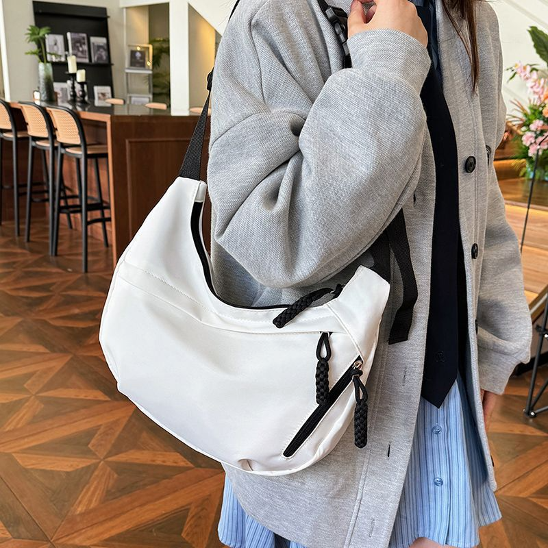 Nylon Crescent Crossbody Bag for Women with Zipper Lining Fashion Minimalist Versatile Bag for Dating Shopping Daily Use