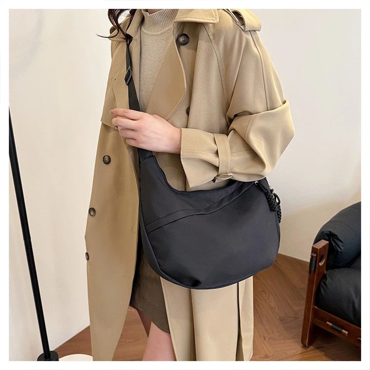 Nylon Crescent Crossbody Bag for Women with Zipper Lining Fashion Minimalist Versatile Bag for Dating Shopping Daily Use