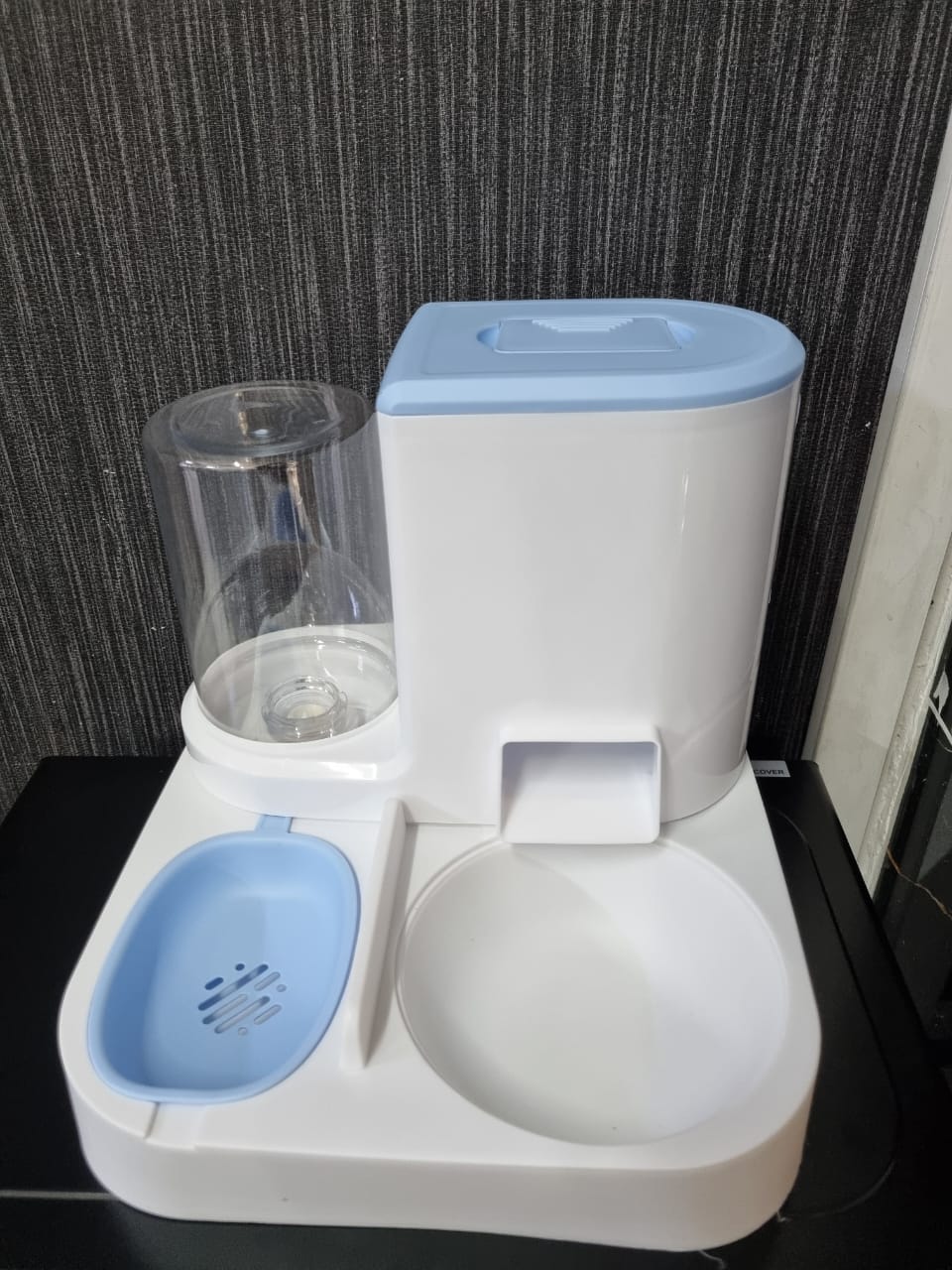 2-in-1 Automatic Pet 2.2L Food and  1L Water Dispenser, Dry and Wet separation