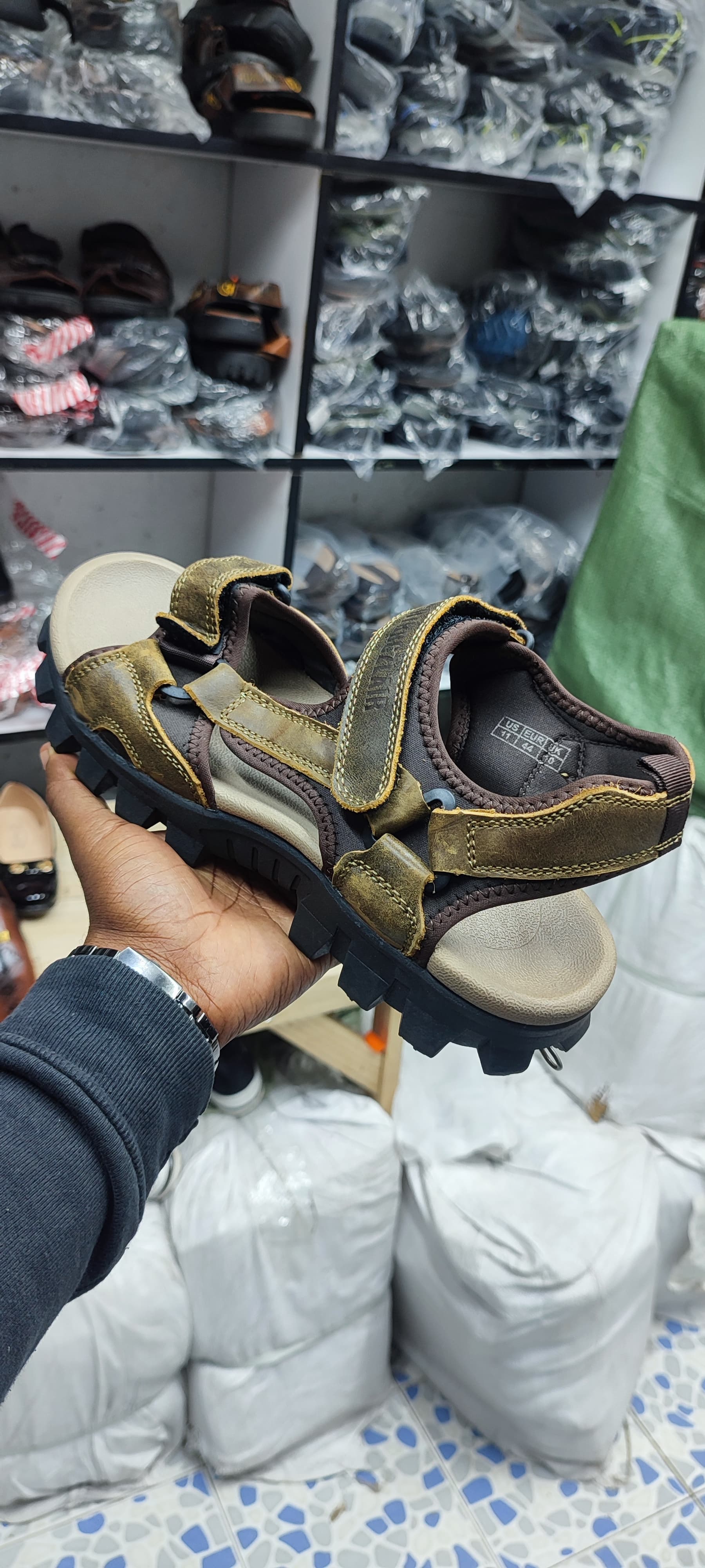 QUALITY LEATHER MEN OPEN OUTDOOR SHOES, VERY AFFORDABLE OPEN SHOES