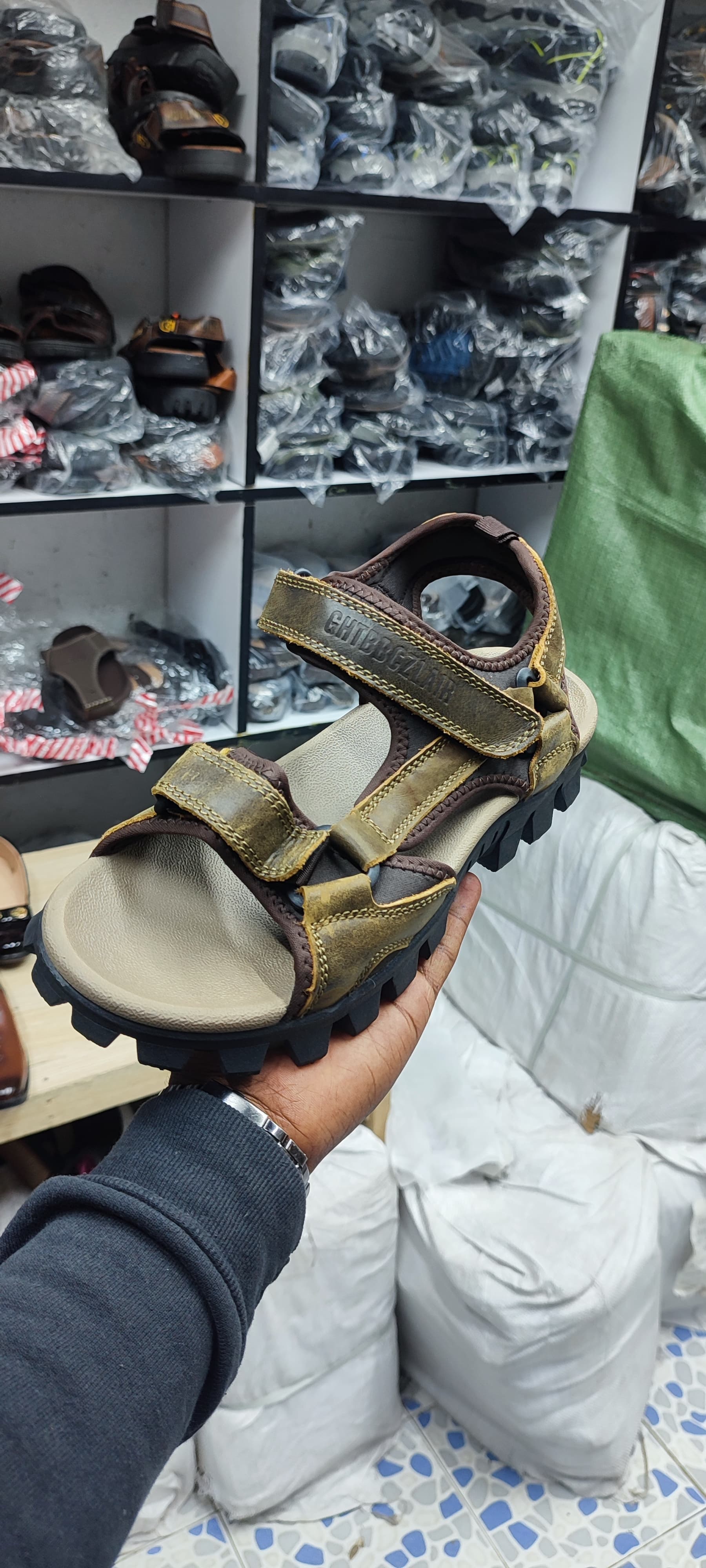 QUALITY LEATHER MEN OPEN OUTDOOR SHOES, VERY AFFORDABLE OPEN SHOES