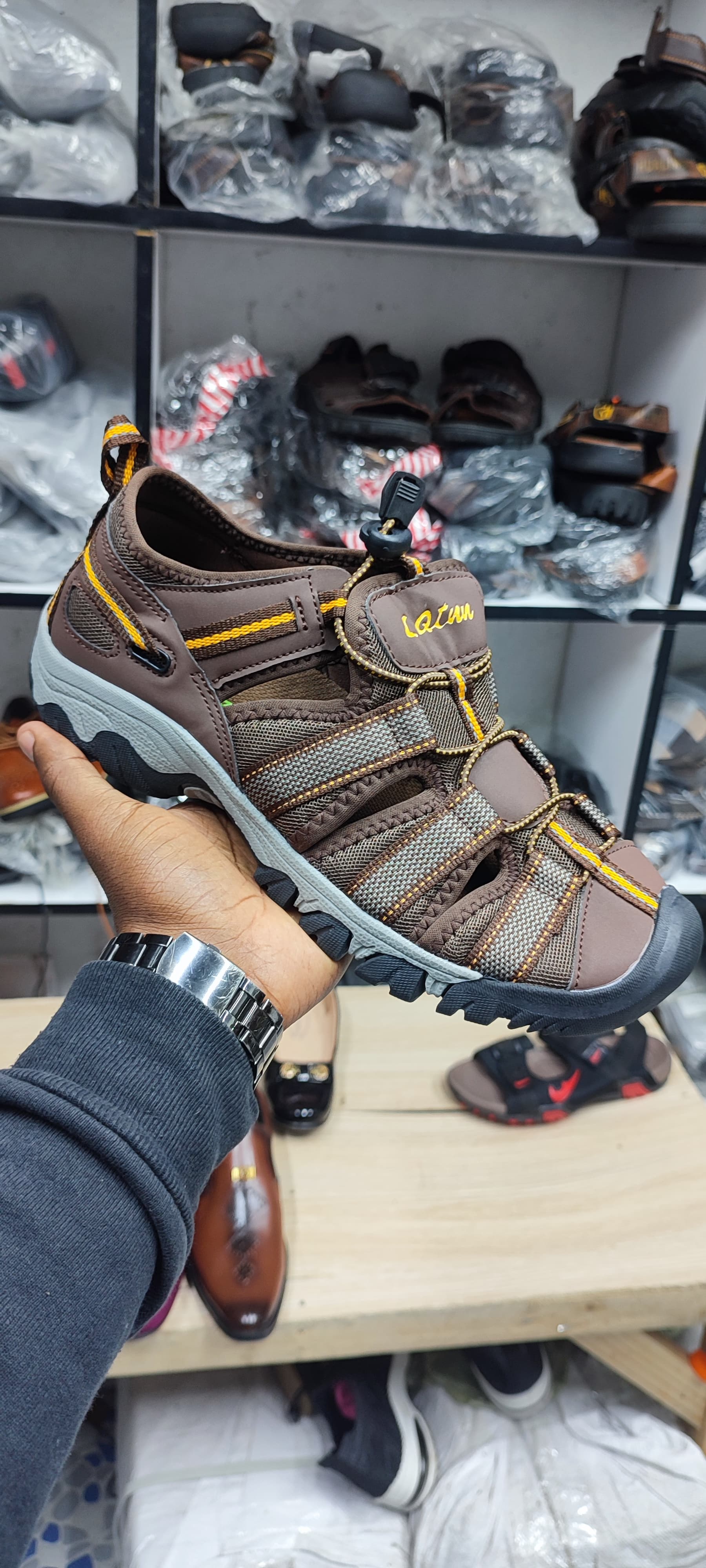 QUALITY OPEN SHOES FOR MEN COMFORTBALE AND DURABLE AFFORDABLE PRICE WITH FREE PAIR OF SOCKS