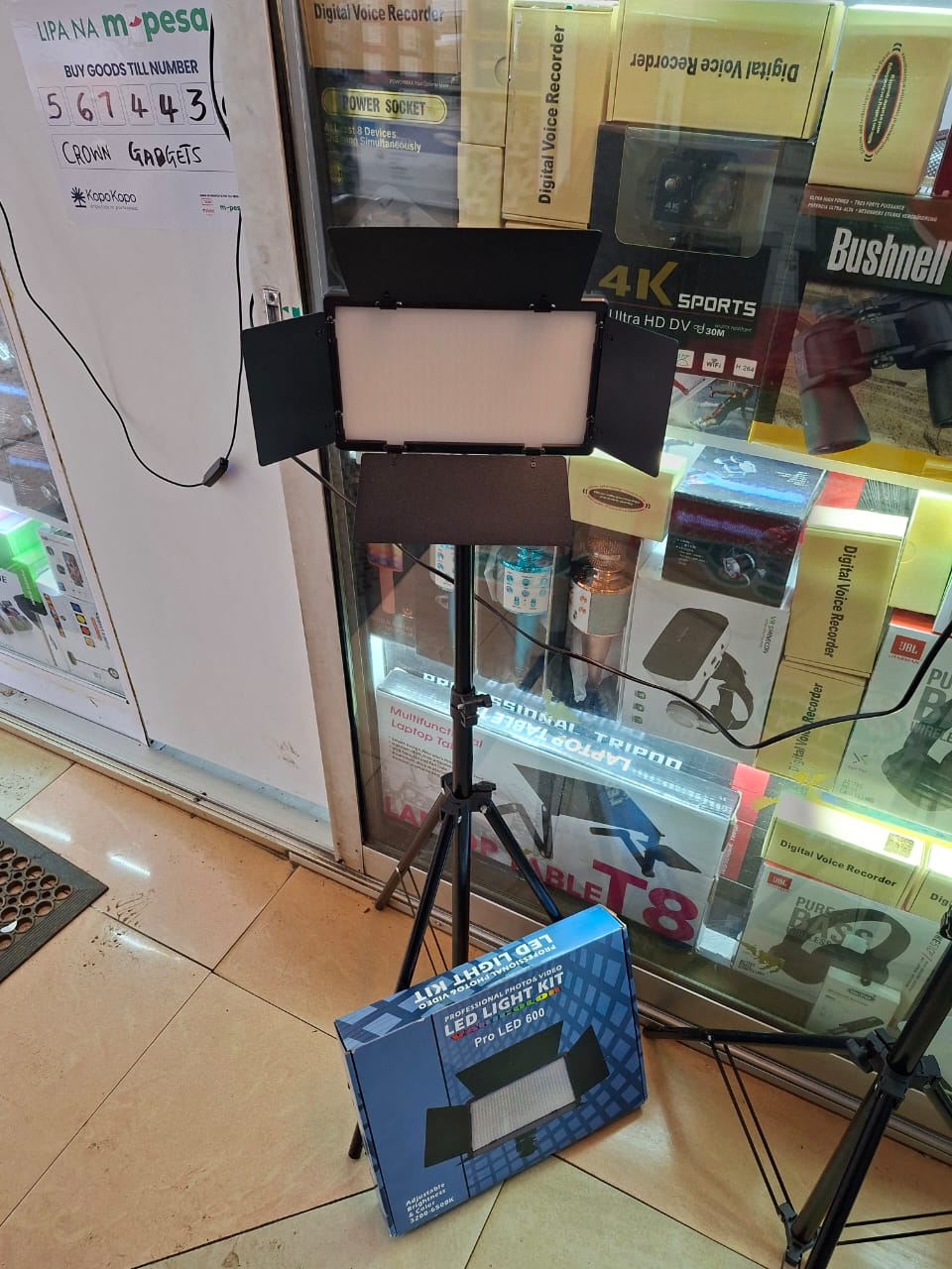 U600 cmaera light With Batteries And Charger 220V LED-U600+ Video LED LIGHT 600 LEDs Video Camera Light Bi-color Temperature Adjustable Photography DSLR