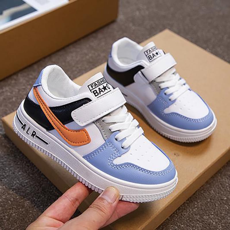 Fancy kids sneakers
Sizes: 27,28,29, 30,31,32,33,34,36,37