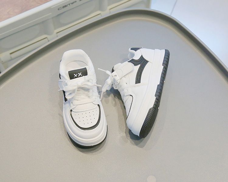 Kids sneakers