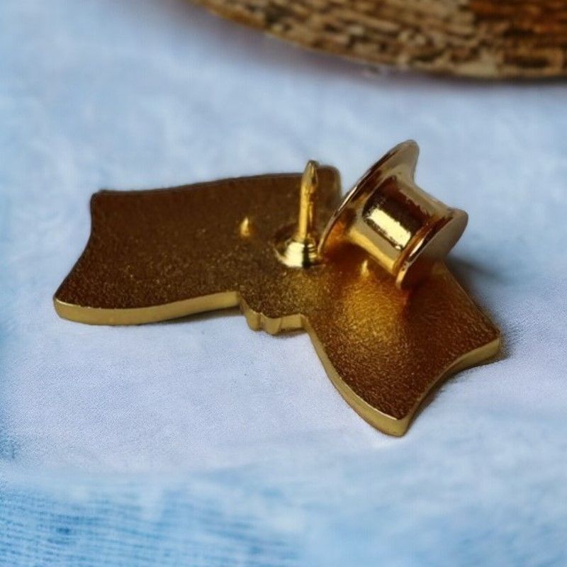 Kenya Double Flag Lapel Pin Badge – Dual Patriotic Flags with Gold Finish, Elegant National Pride Accessory