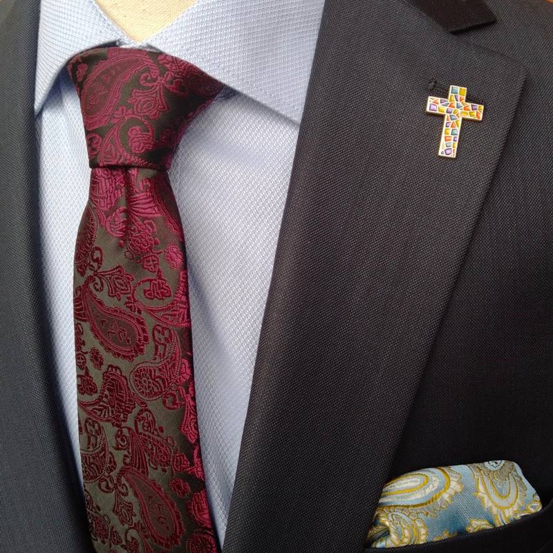 Vibrant Stained Glass Cross Lapel Pin – Multicolor Christian Brooch, Faith-Inspired Religious Badge for Men & Women, Church & Spiritual Gifts