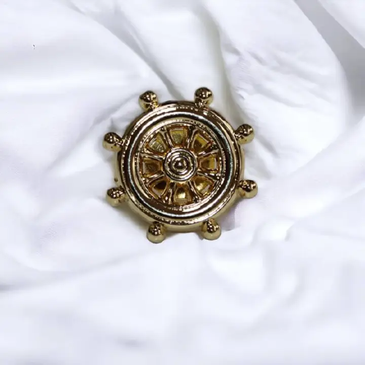 Nautical Ship Wheel Lapel Pin Badge – Gold-Plated Maritime Captain’s Wheel Pin for Sailors, Nautical Enthusiasts & Collectors – Elegant Seafarer Symbol for Jackets, Hats & Uniforms