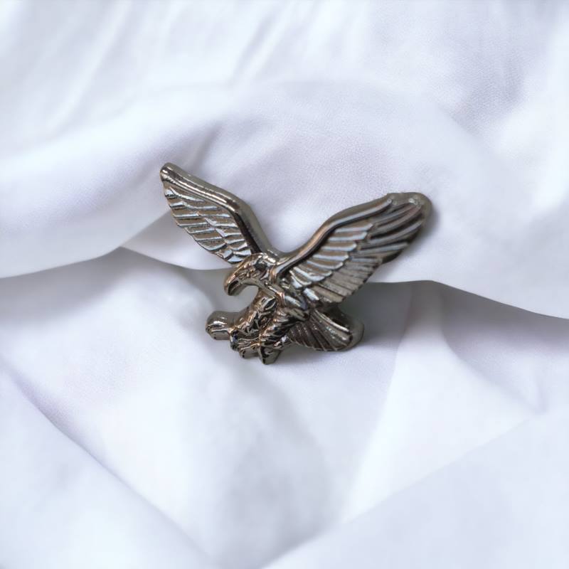 Eagle Lapel Pin – Majestic Soaring Eagle Badge for Suit, Jacket, Hat & Accessories – Symbol of Strength, Power & Freedom – Premium Metal Brooch for Men & Women
