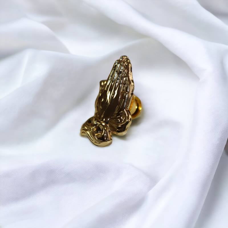 Gold Praying Hands Lapel Pin – Elegant Religious Christian Badge, Faith-Inspired Brooch for Men & Women, Spiritual Gift for Church & Prayer Groups
