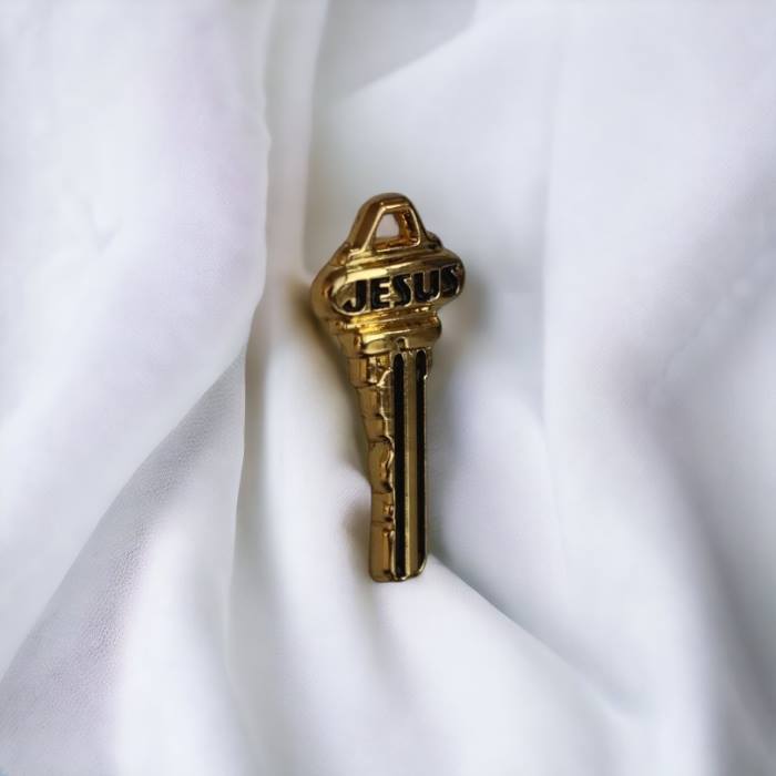 Gold-Plated "Jesus is the Key" Lapel Pin Badge – Faith-Inspired Christian Accessory, Religious Brooch for Men & Women, Perfect for Church, Prayer & Spiritual Gifts