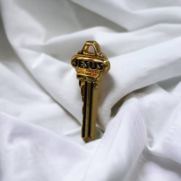 Gold-Plated "Jesus is the Key" Lapel Pin Badge – Faith-Inspired Christian Accessory, Religious Brooch for Men & Women, Perfect for Church, Prayer & Spiritual Gifts