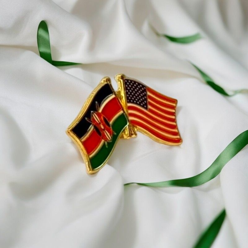 Kenya & USA Crossed Flags Lapel Pin Badge – High-Quality Enamel Double Flag Pin with Gold Finish – Patriotic Friendship Pin for Diplomats, Expats, Collectors & Special Events