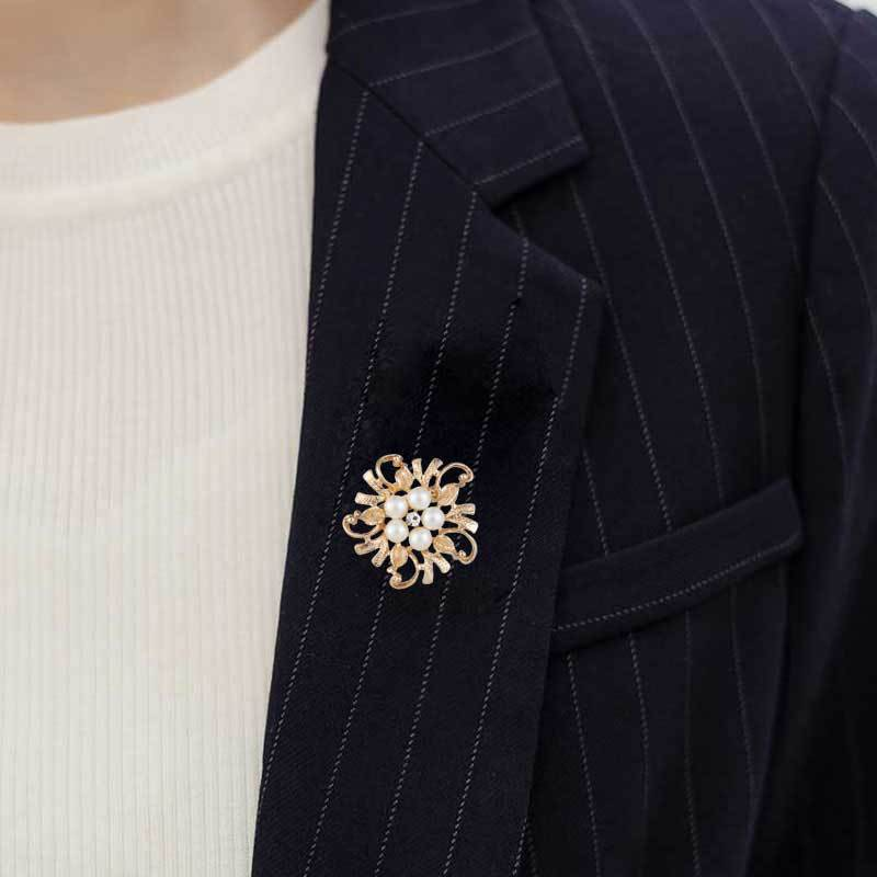 Exquisite Imitation Pearl Rhinestone Flower Brooches For Women Elegant Circle Wreath Leaf Lapel Pins Wedding Decoration Jewelry