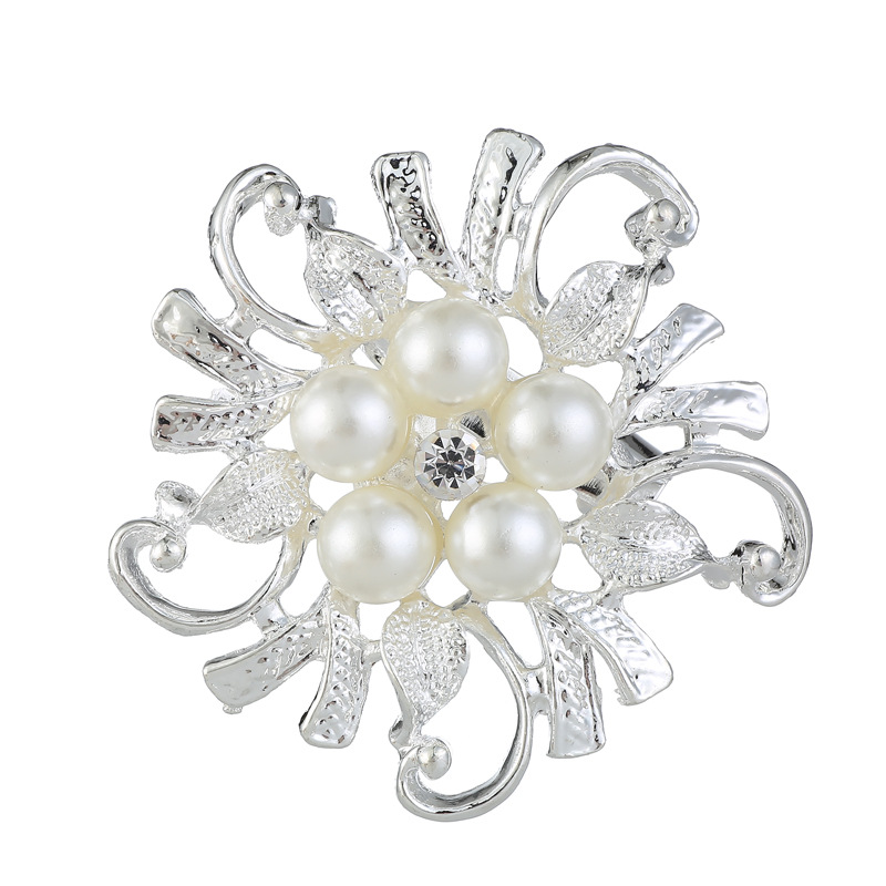 Exquisite Imitation Pearl Rhinestone Flower Brooches For Women Elegant Circle Wreath Leaf Lapel Pins Wedding Decoration Jewelry