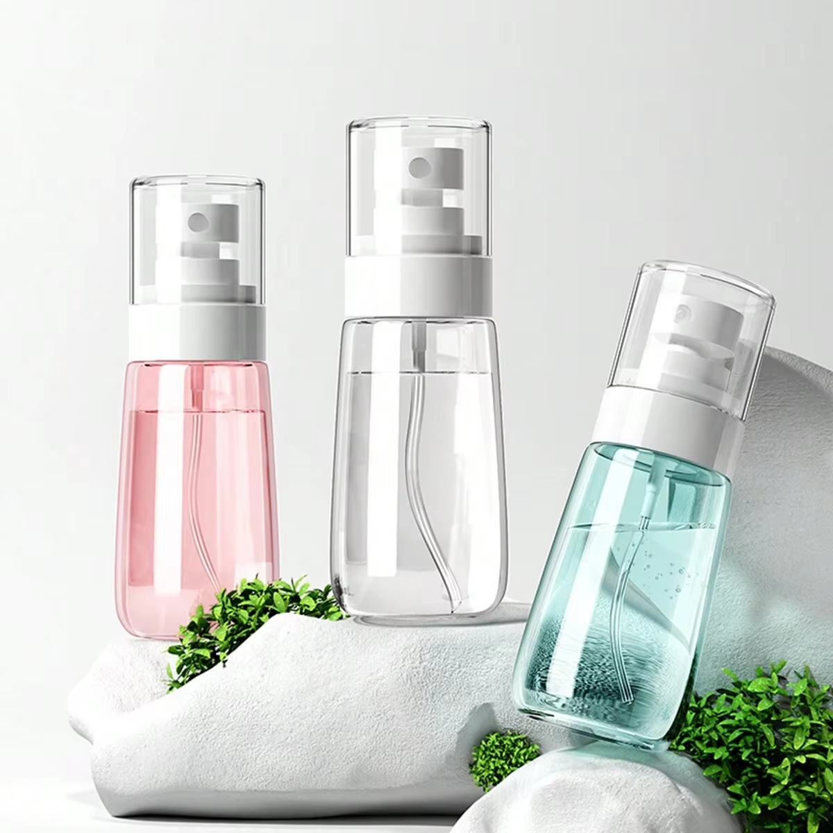 Portable Travel Spray Bottle, Spray Bottle Squeeze Tubes Mini Refillable Small Spray Bottles with Fine Mist Nozzle for Hair Face Water Alcohol Plants, Perfume Dispenser Pump Mist 1pcs 30ml