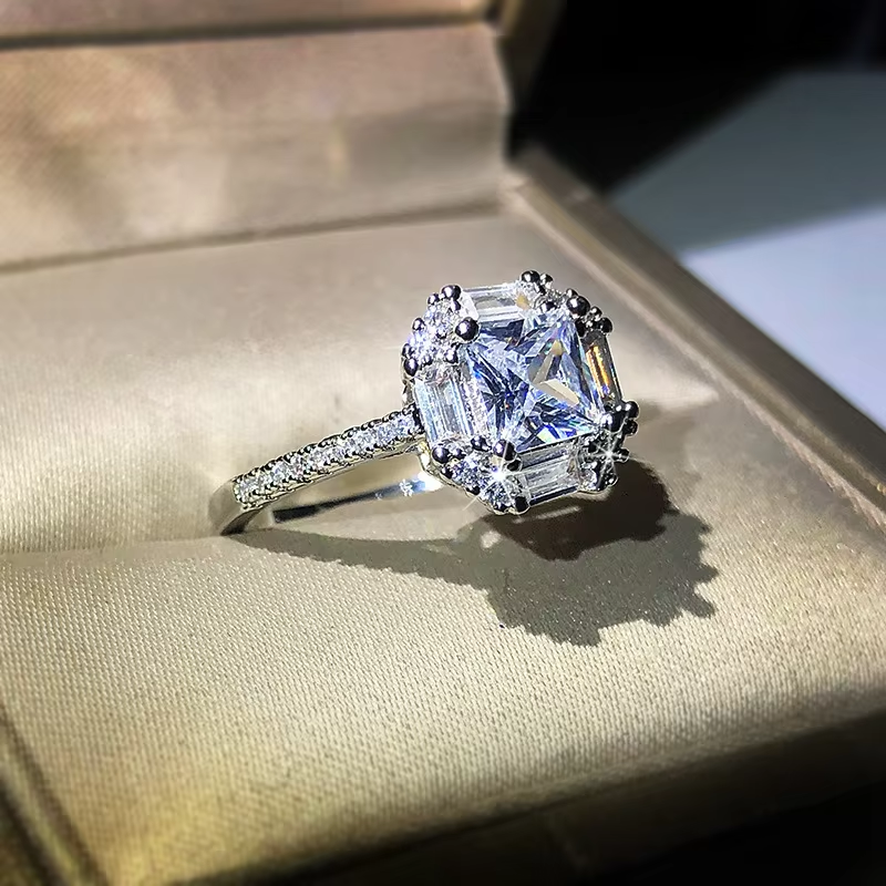 Luxury Female Girl Crystal Stone Couple Ring For Princess Square Thin Engagement Jewelry For Women Moissanite Four-Claw Princess Diamond Ring  Wedding Engagement Party Travel Jewelry Gift