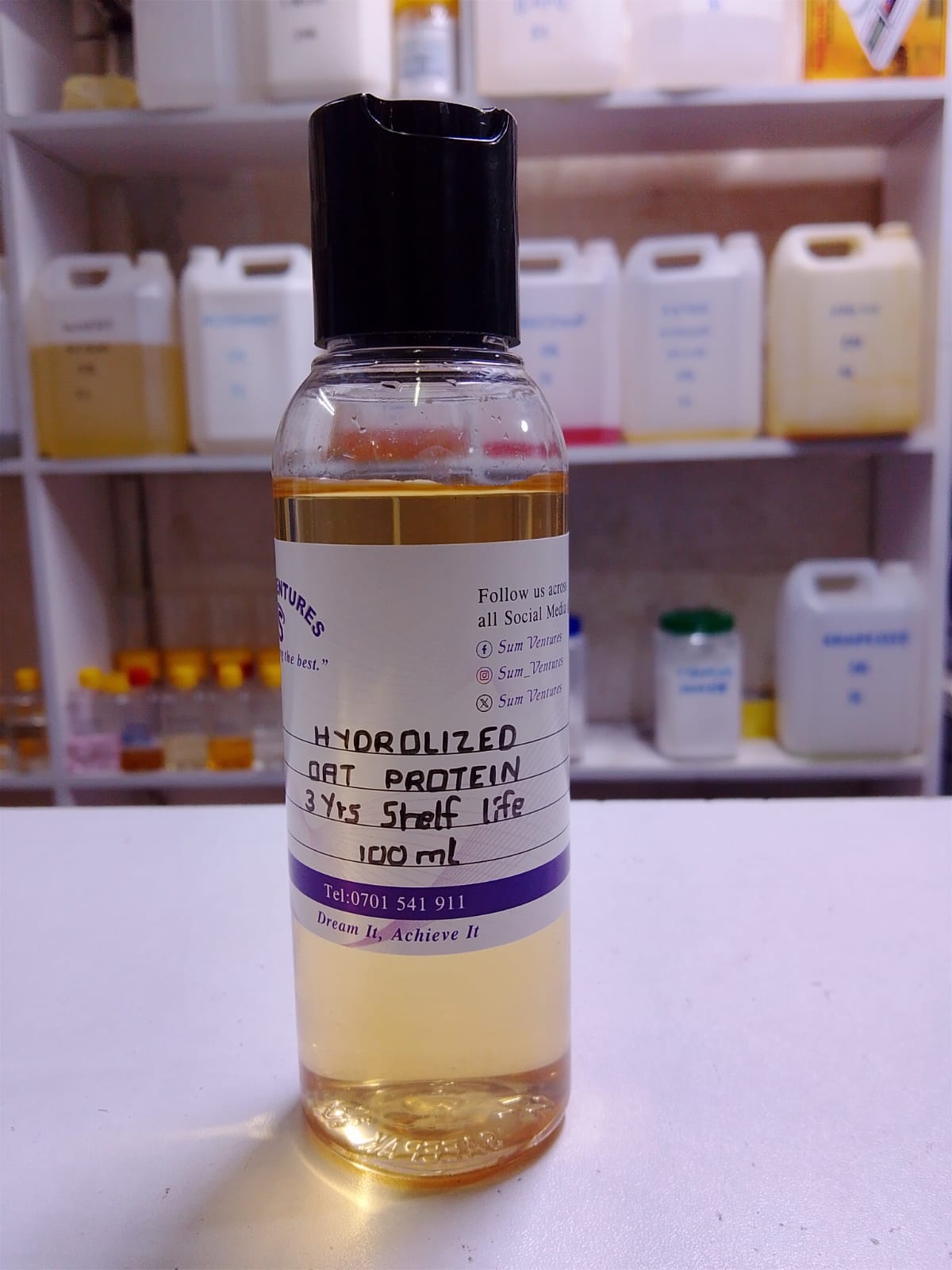 Liquid Hydrolyzed oat Protein (Natural Product) For Skin Care is a naturally derived, water-soluble ingredient used in skincare for its moisturizing, soothing, and conditioning properties.