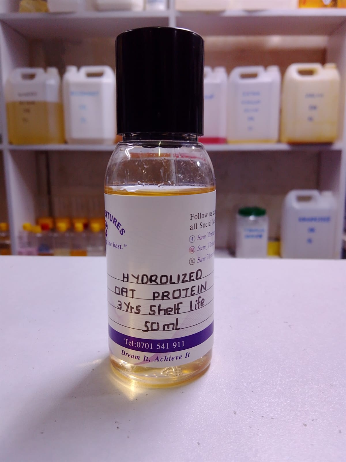 Liquid Hydrolyzed oat Protein (Natural Product) For Skin Care is a naturally derived, water-soluble ingredient used in skincare for its moisturizing, soothing, and conditioning properties.