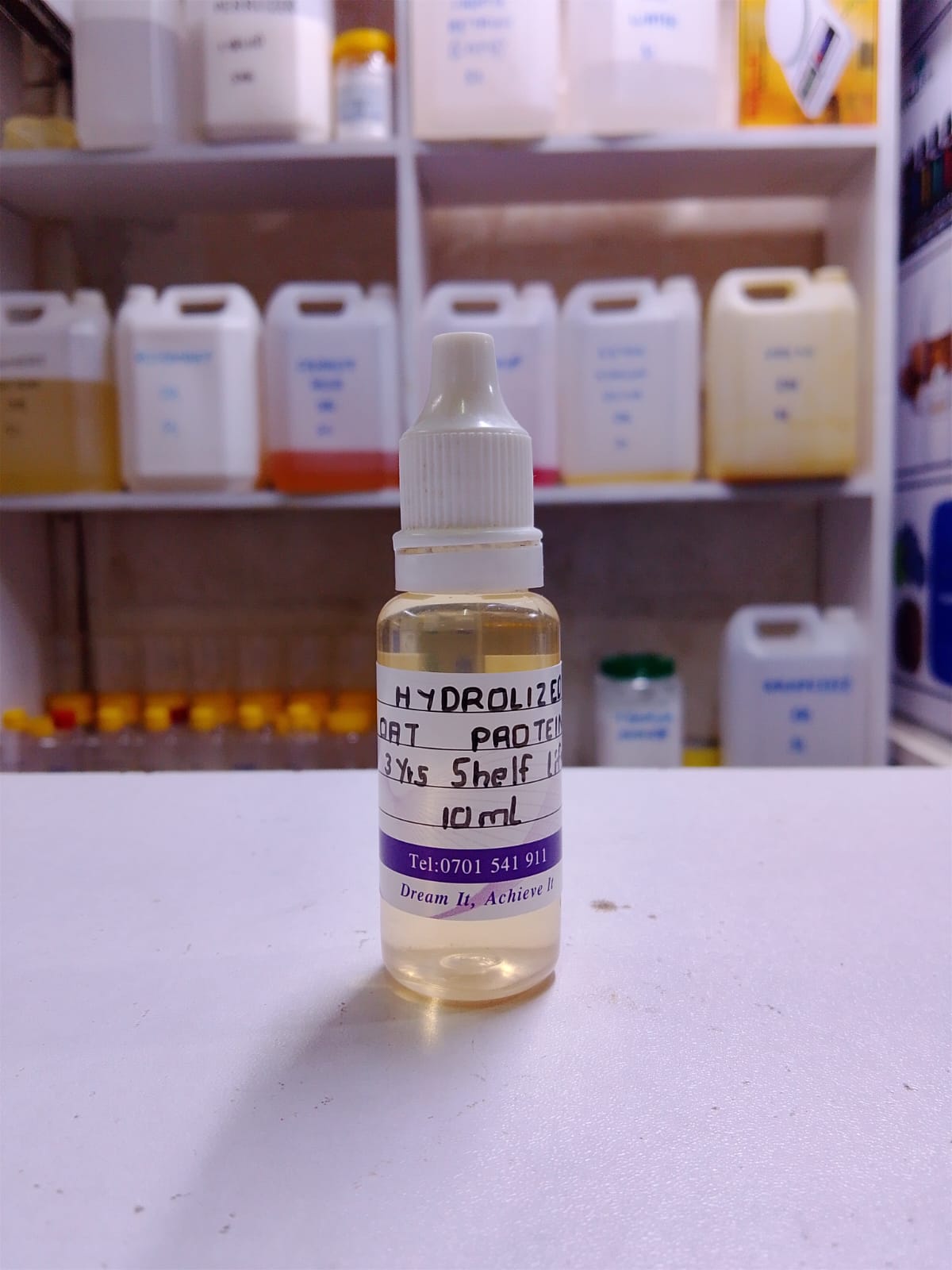 Liquid Hydrolyzed oat Protein (Natural Product) For Skin Care is a naturally derived, water-soluble ingredient used in skincare for its moisturizing, soothing, and conditioning properties.
