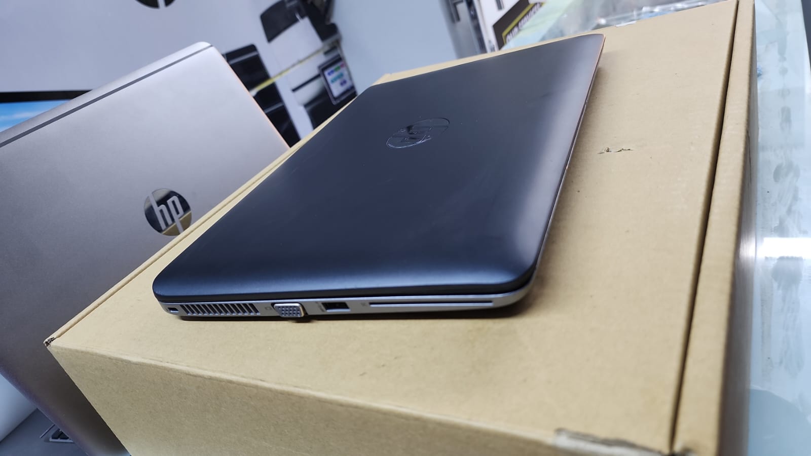 {BEST OF BEST LAPTOP (REFURBISHED) HP ELITEBOOK 820 G2 INTEL CORE i5 8GB RAM MEMORY 500GB HDD BLACK COLOR 5TH GENERATION