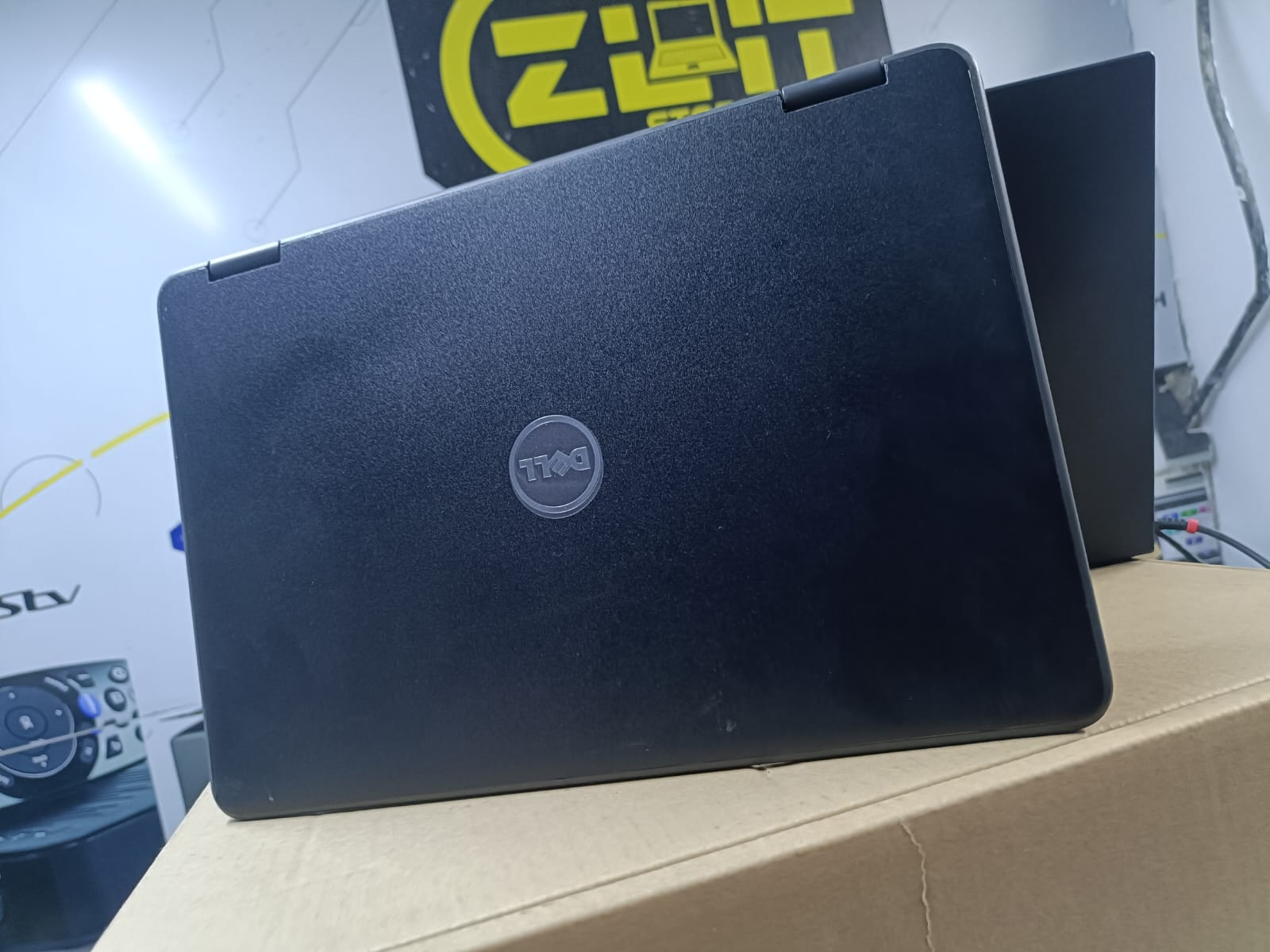 (GREAT DEALS GRADE A LAPTOPS) Refurbished Dell latitude 3189 celeron 4gb ram memory 128gb touch and x360