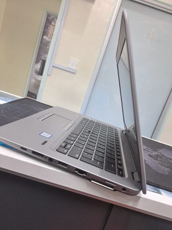 A VERY POWERFUL MACHINE ,VERY SLEEK AND EASILY PORTABLE HP ELITEBOOK 840G3 6TH GENERATION INTEL COi5 WITH 8GB RAM MEMORY 256GB SSD 14 INCHES SILVER COLOR