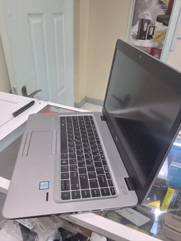 A VERY POWERFUL MACHINE ,VERY SLEEK AND EASILY PORTABLE HP ELITEBOOK 840G3 6TH GENERATION INTEL COi5 WITH 8GB RAM MEMORY 256GB SSD 14 INCHES SILVER COLOR