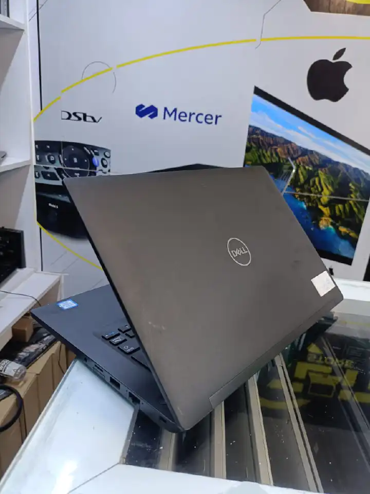{BEST PERFORMING LAPTOP}  DELL LATITUDE 7490 8TH GENERATION 
8GB RAM MEMORY 256GB SSD BLACK COLOR 14 INCHES