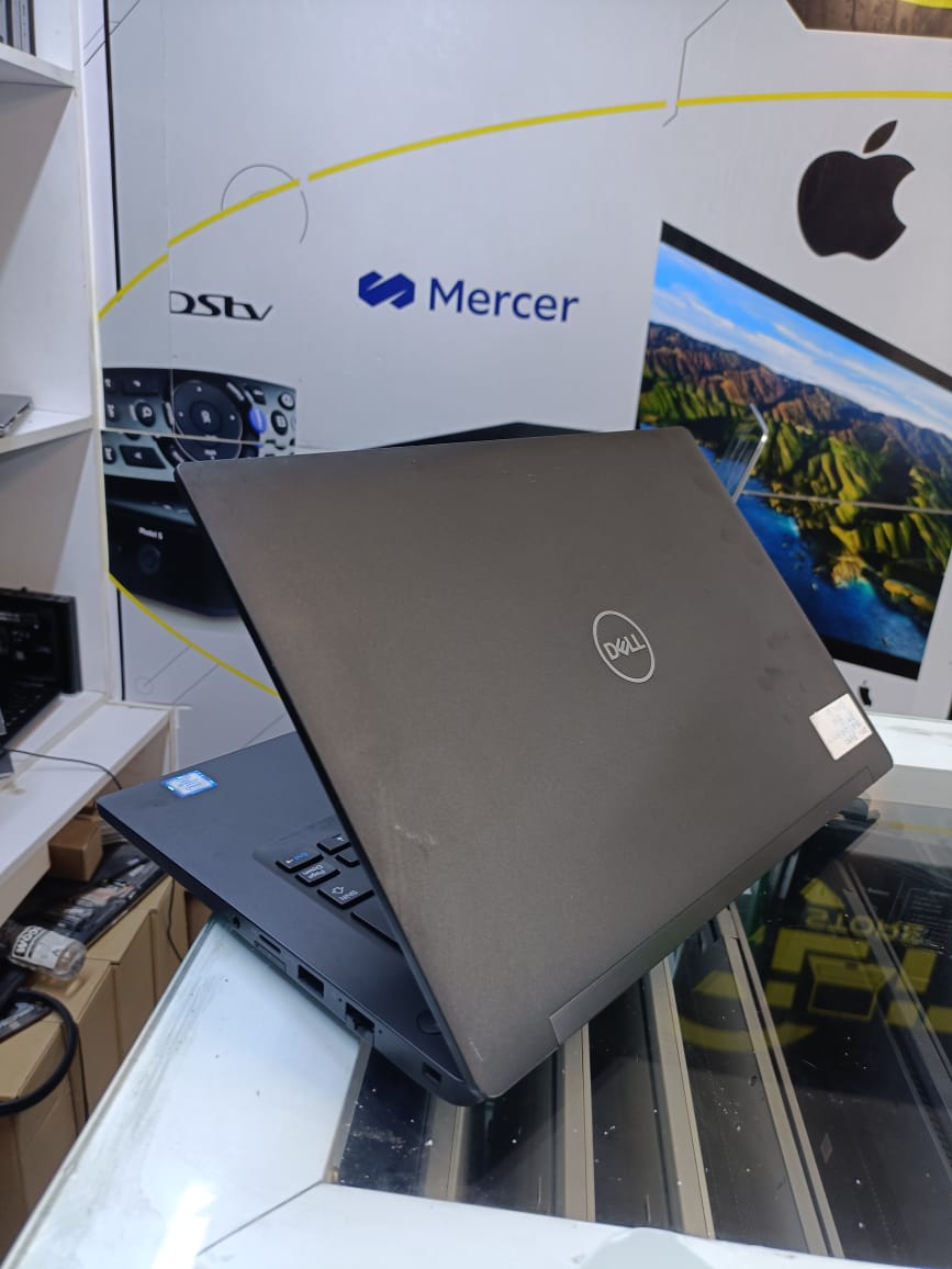{BEST PERFORMING LAPTOP}  DELL LATITUDE 7490 8TH GENERATION 
8GB RAM MEMORY 256GB SSD BLACK COLOR 14 INCHES
