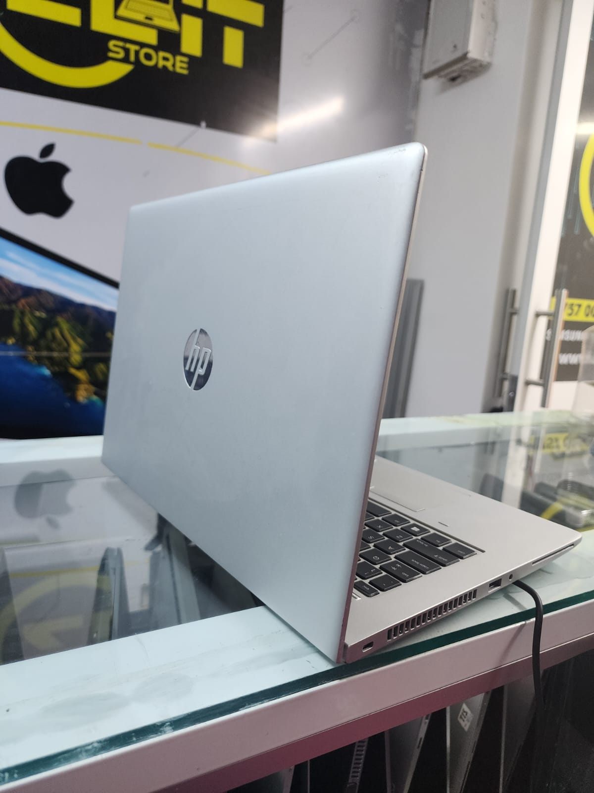 HIGH END LAPTOPS HP PROBOOK 640G4 8TH GENERATION 8GB RAM MEMORY 256GB SSD 14INCHES SILVER COLOR