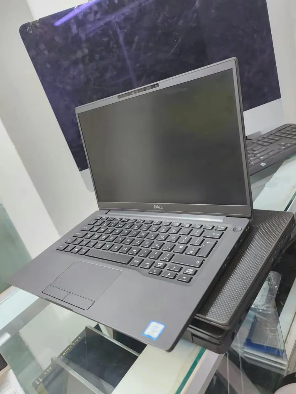 BEST DEALLING LAPTOP DELL Latitude 7300 Laptop – 8th Gen Intel Core i5 Processor, 8GB RAM, 256GB SSD | Fast, Efficient &, Professionals & Everyday Use – Best Seller for Performance.