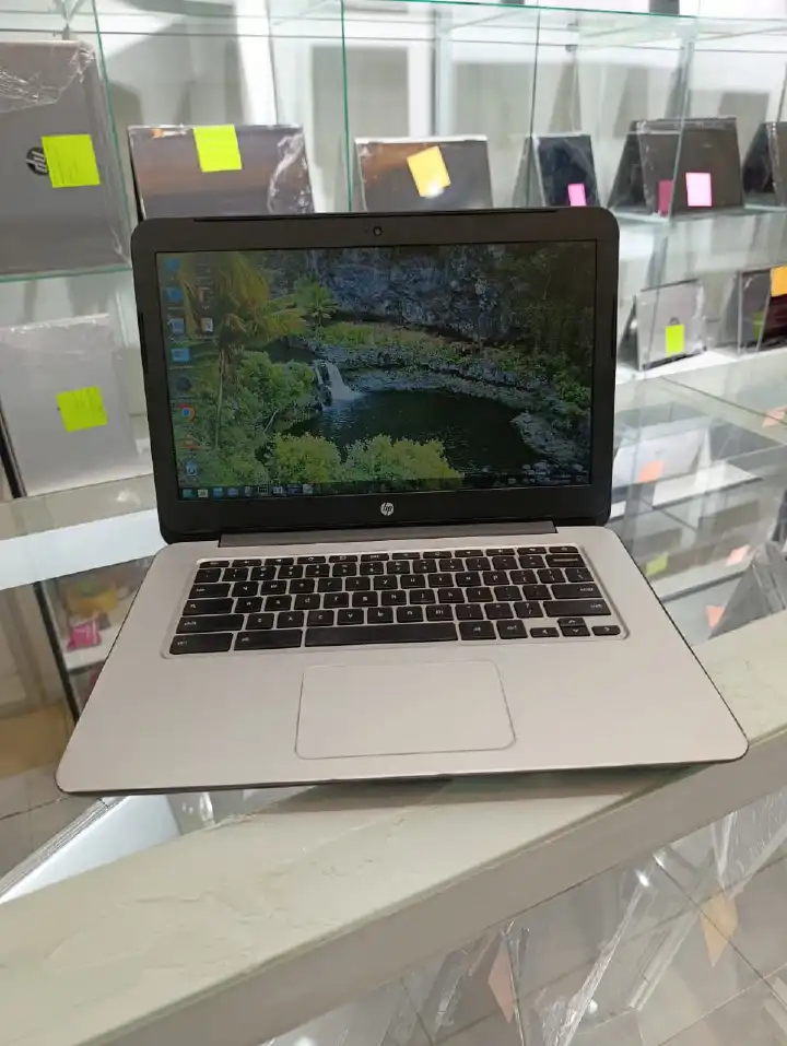 HP REFURBISHED CHROMEBOOK 14 G4 INTEL CELERON 4GB RAM 16GB SSD WITH WINDOWS INSTALLED BLACK COLOR 14 INCHES