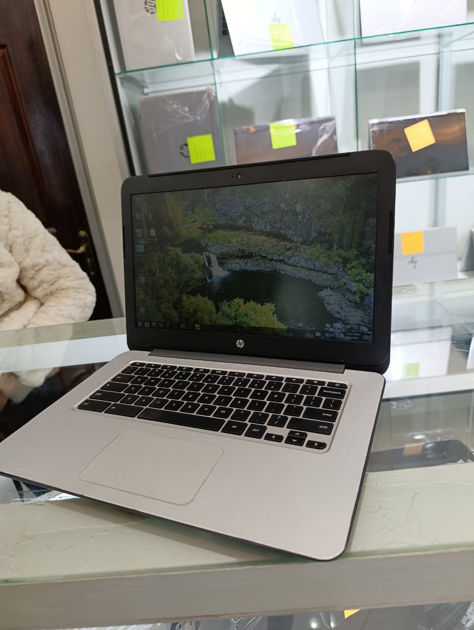 HP REFURBISHED CHROMEBOOK 14 G4 INTEL CELERON 4GB RAM 16GB SSD WITH WINDOWS INSTALLED BLACK COLOR 14 INCHES