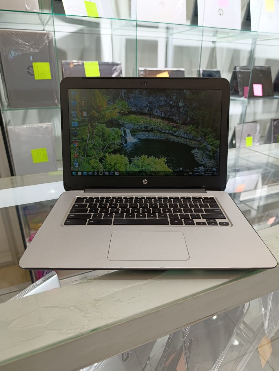 HP REFURBISHED CHROMEBOOK 14 G4 INTEL CELERON 4GB RAM 16GB SSD WITH WINDOWS INSTALLED BLACK COLOR 14 INCHES