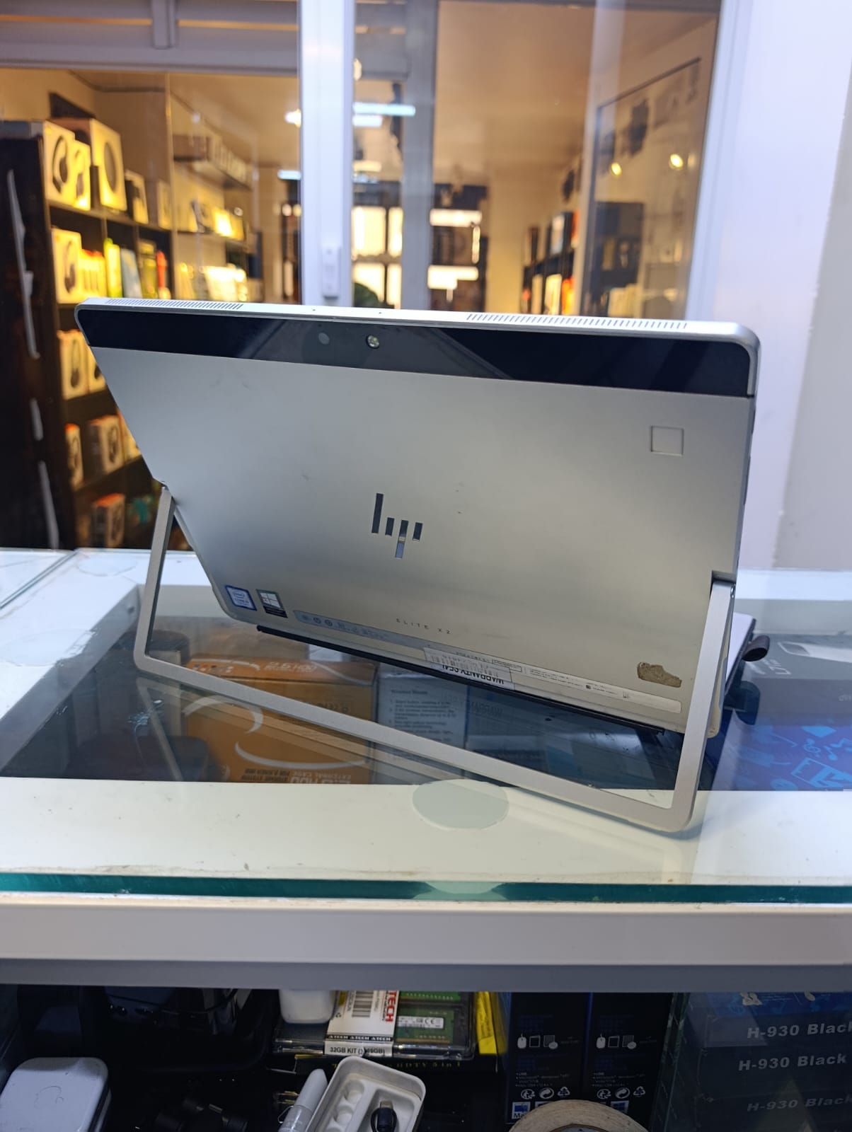 {QUICK SALE} HP ELITE X2 LAPTOP INTEL CORE I5 7TH GENERATION 8GB RAM MEMORY 256GB SSD SILVER COLOR TOUCH AND DETACHABLE WINDOWS 10/11 ACTIVATED AND OFFICE 2019