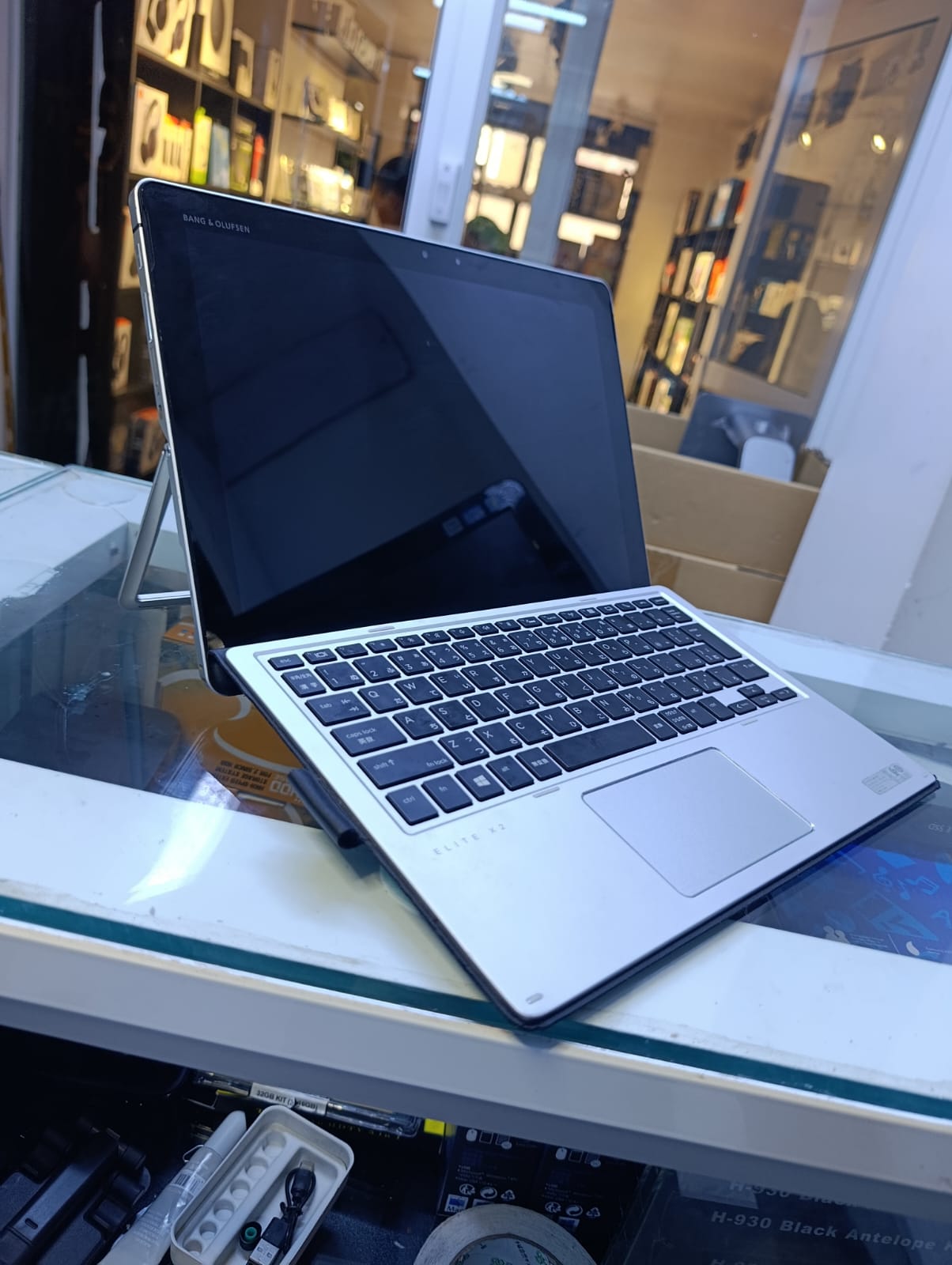 {QUICK SALE} HP ELITE X2 LAPTOP INTEL CORE I5 7TH GENERATION 8GB RAM MEMORY 256GB SSD SILVER COLOR TOUCH AND DETACHABLE WINDOWS 10/11 ACTIVATED AND OFFICE 2019