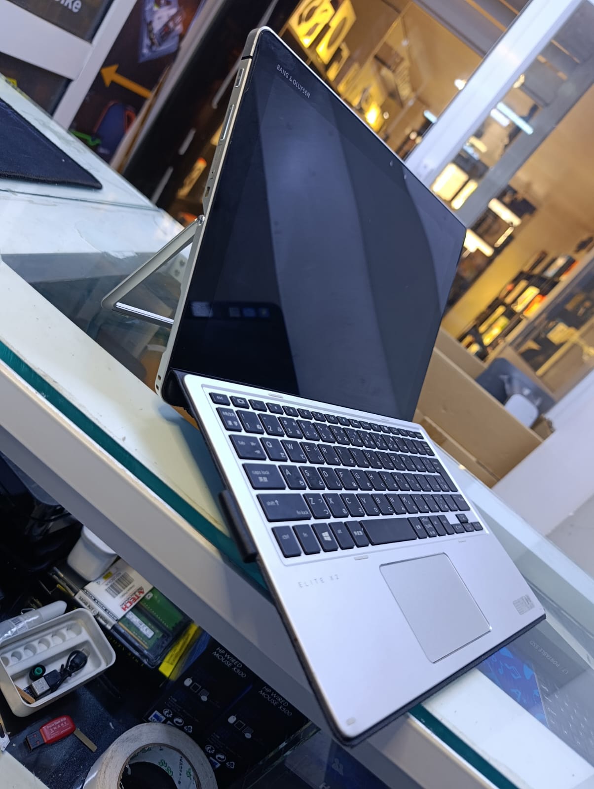 {QUICK SALE} HP ELITE X2 LAPTOP INTEL CORE I5 7TH GENERATION 8GB RAM MEMORY 256GB SSD SILVER COLOR TOUCH AND DETACHABLE WINDOWS 10/11 ACTIVATED AND OFFICE 2019