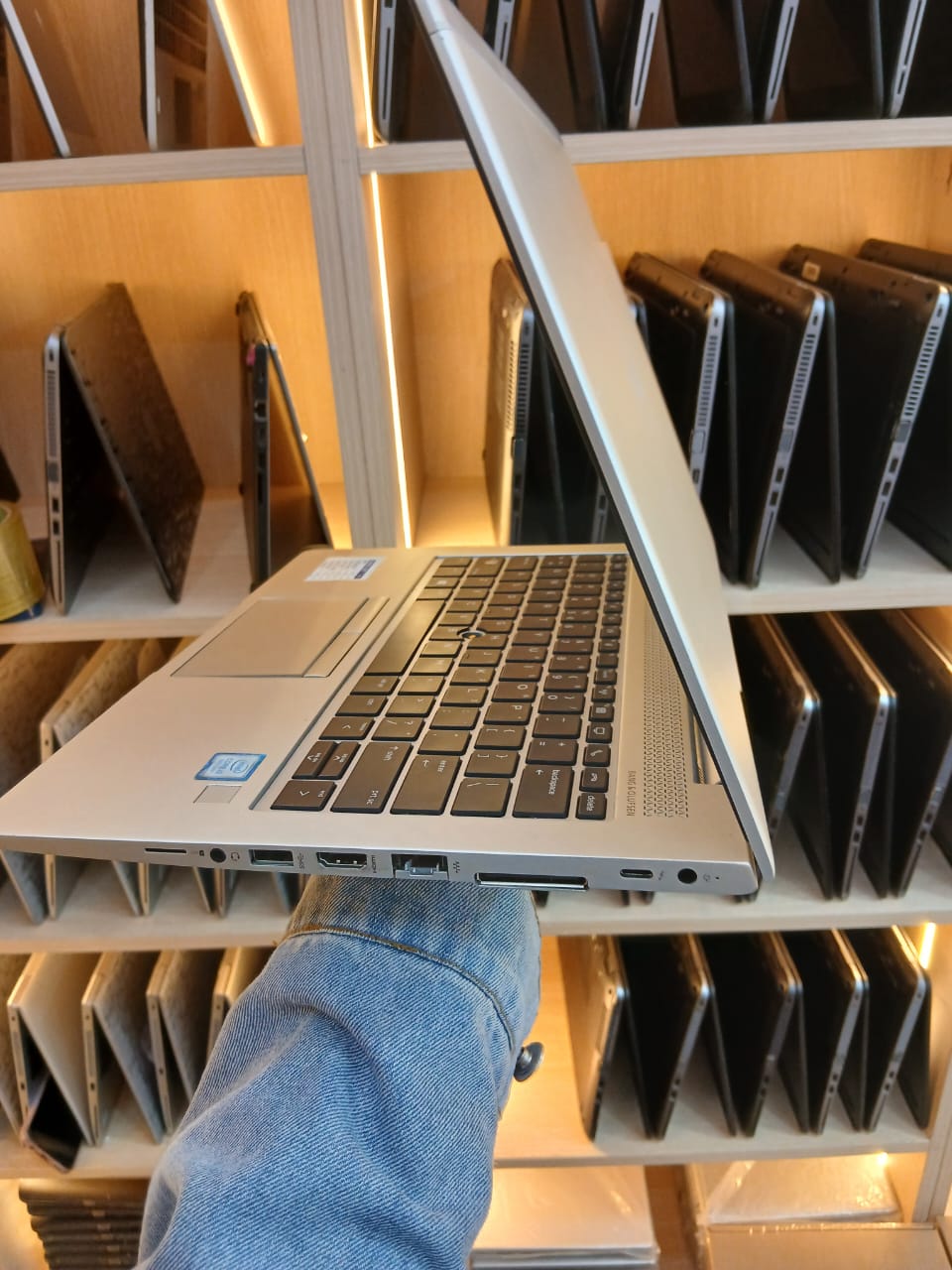 LAPTOP AND COMPUTERS HP ELITEBOOK 830G5 8TH GENERATION INTEL CORE I3 8GB RAM MEMORY 256GB SSD SILVER COLOR 13INCHES WITH ACTIVATED WINDOWS 10/11 AND OFFICE 2021